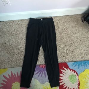 black lulu pants
